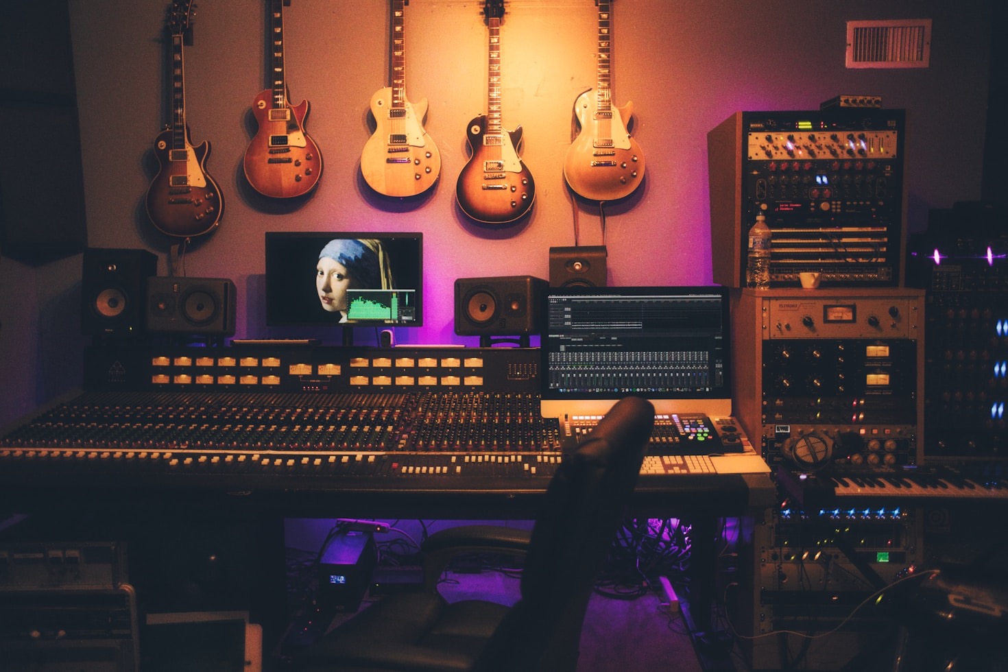 Exploring the Comprehensive Knowledge Base for Musicians